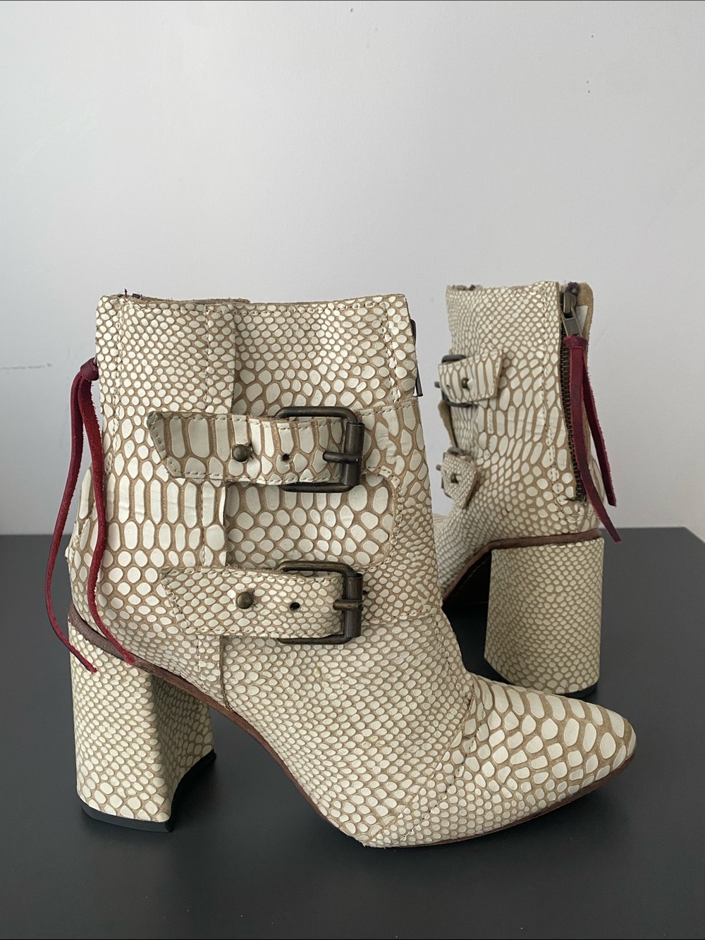 Freebird by Steven Joey Ankle Booties Sz 9 snake-print texture Red Tassel Sz 9